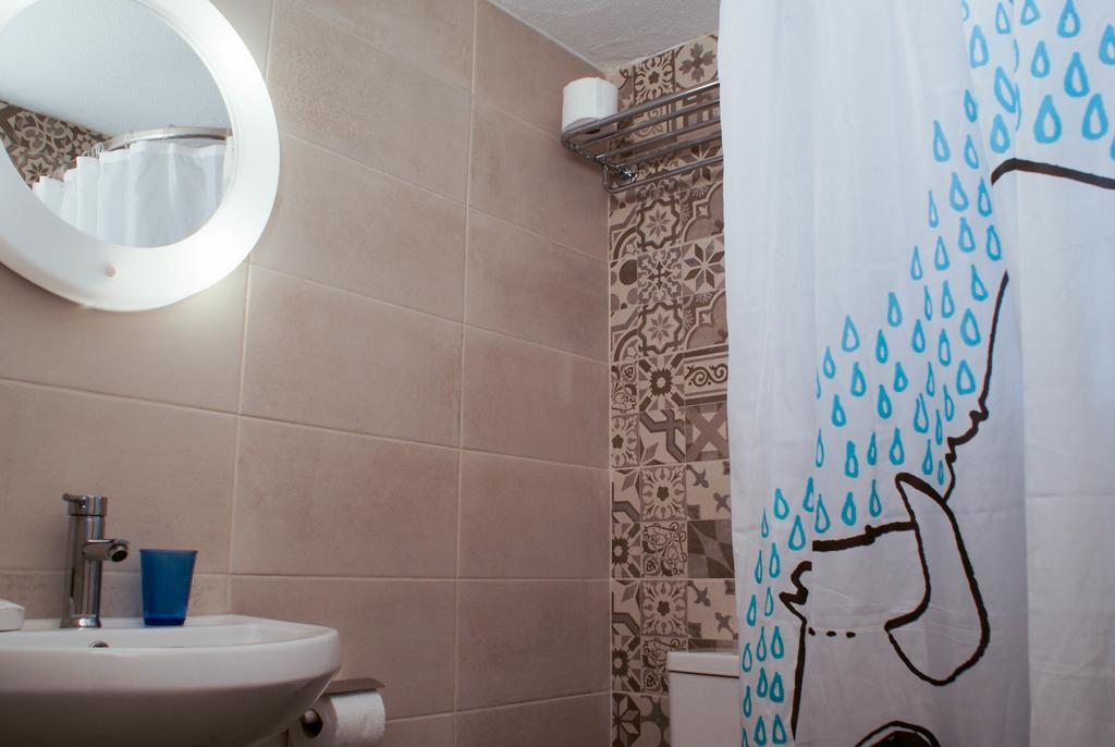 Blue Era Apartments Batsi  Luaran gambar