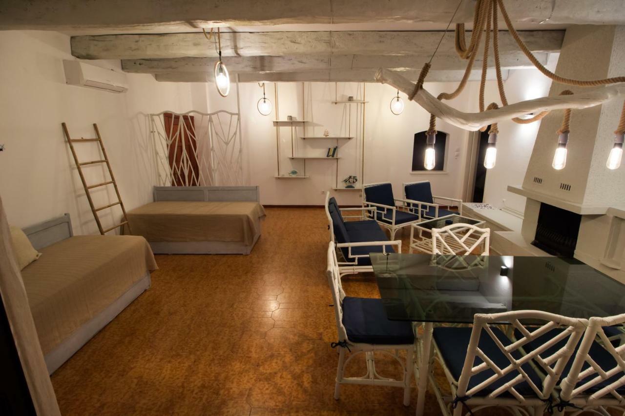 Blue Era Apartments Batsi  Luaran gambar