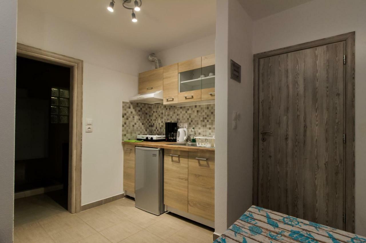 Blue Era Apartments Batsi  Luaran gambar